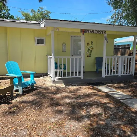 Seahorse - Tiny Home 1.2 Mi, 2 Beach Kitchen W & D Queen Bed